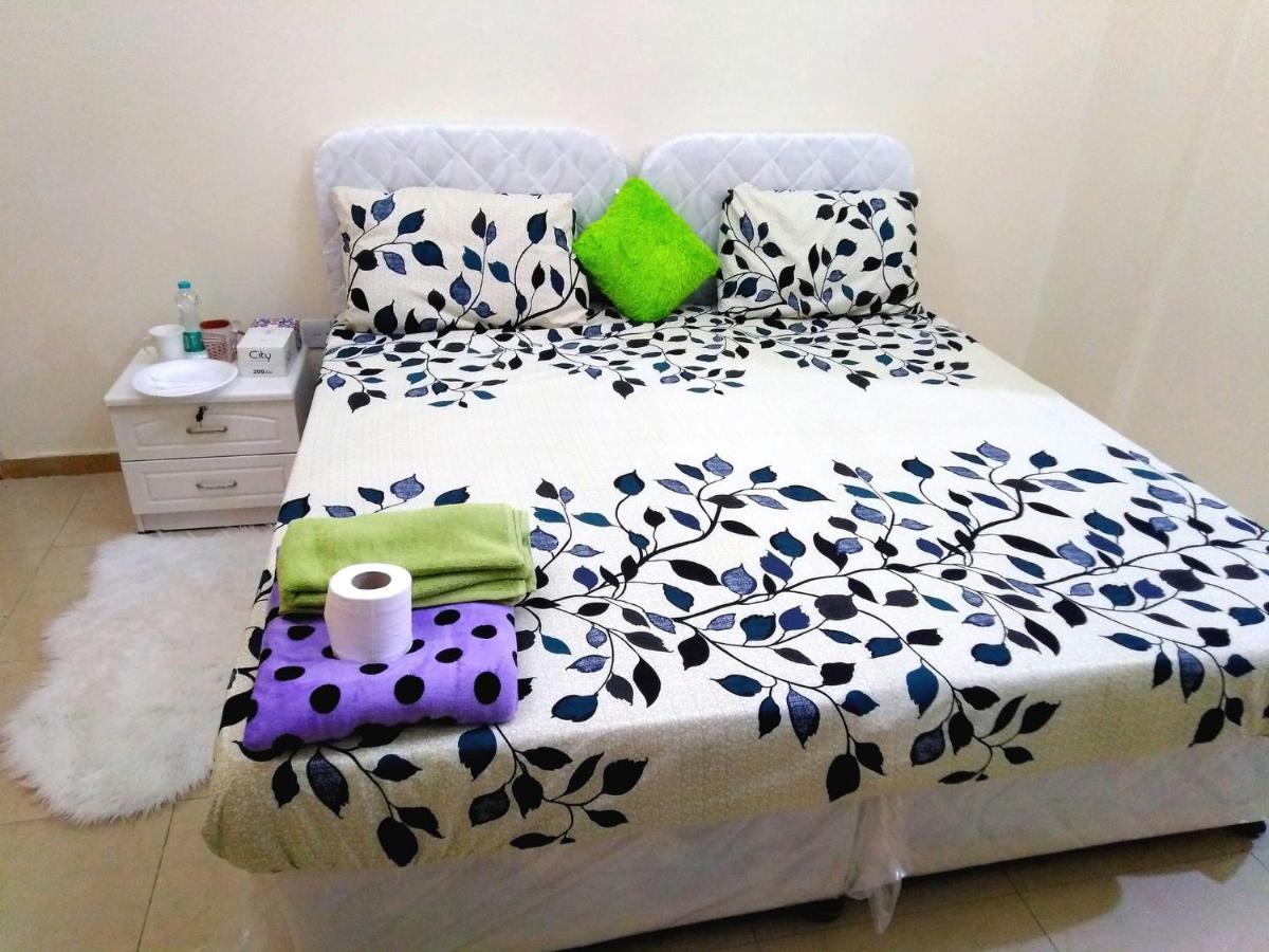 Bright Sunshine Holiday Home Shared Apartments Dubai Bagian luar foto
