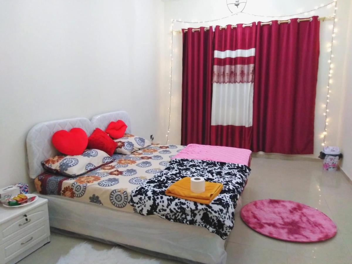 Bright Sunshine Holiday Home Shared Apartments Dubai Bagian luar foto