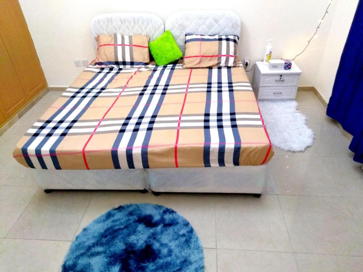 Bright Sunshine Holiday Home Shared Apartments Dubai Bagian luar foto