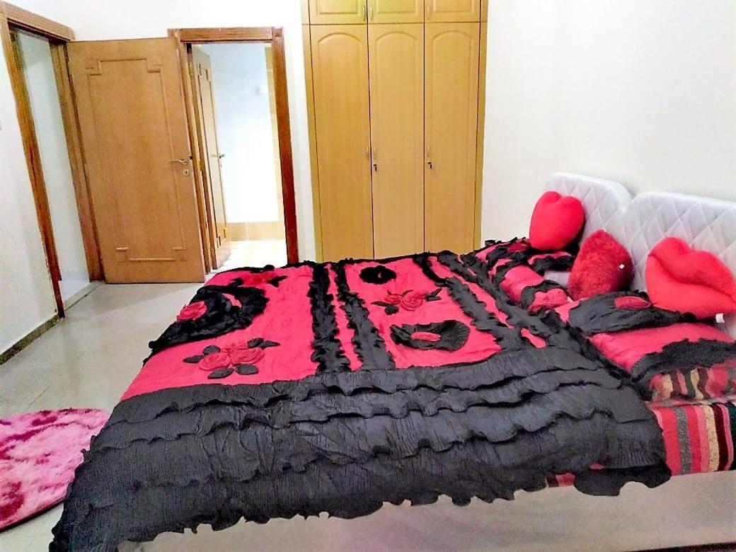Bright Sunshine Holiday Home Shared Apartments Dubai Bagian luar foto