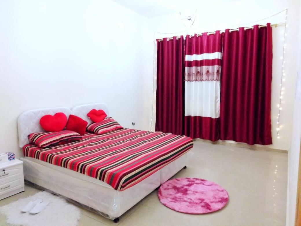 Bright Sunshine Holiday Home Shared Apartments Dubai Bagian luar foto